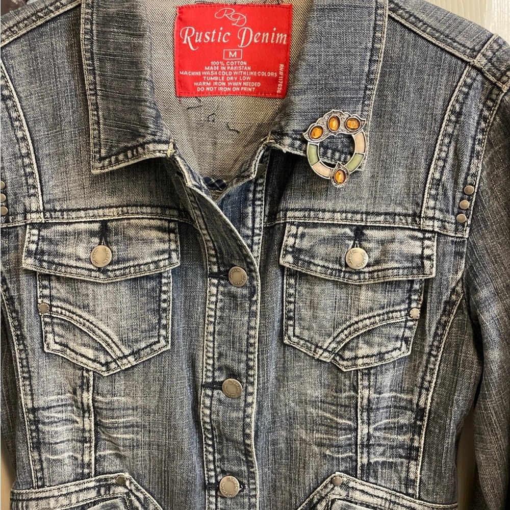 Jean Jacket W/ Vintage Pin Size M